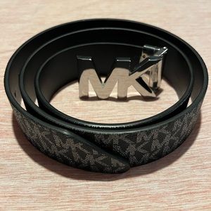 MK Michael Kors belt, never used. I ripped the tag off though size: S-M